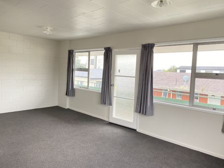 Tidy Upstairs 1-Bedroom Unit for Rent in Hamilton East – $350/Week Discover comfortable living in this well-maintained 1-bedroom, 1-bathroom unit in a block of four located in the sought-after Hamilton East area, postcode 3216. - Photo 3