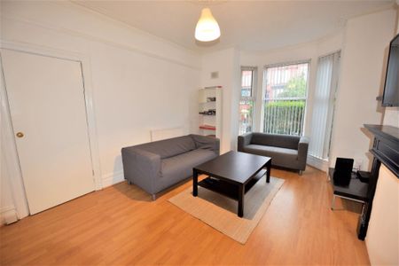 6 bedroom House in Cardigan Road, Leeds - Photo 4