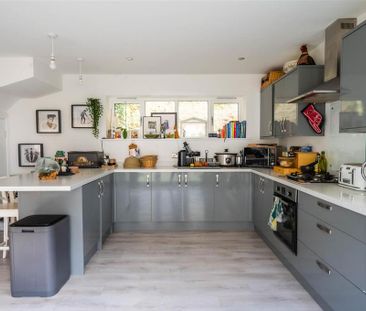 3 bedroom semi-detached house to rent - Photo 5