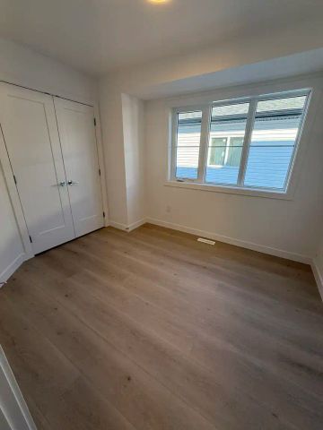 10915 151 Street — 1 BD REAR - Photo 4