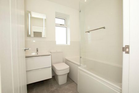 3 bedroom semi-detached house to rent - Photo 4