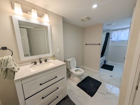 Spacious 2 Bedroom Lower Unit In Welland! - Photo 5