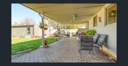 Charming weatherboard home - Photo 5