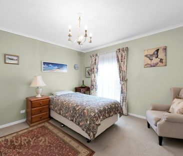 Charming Family Home with Stunning Gardens – Hope Valley - Photo 5