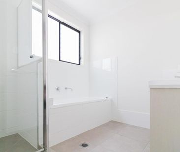 Lovely 3 Bedroom Home With 2 Air Conditoners and Security Screens T... - Photo 6