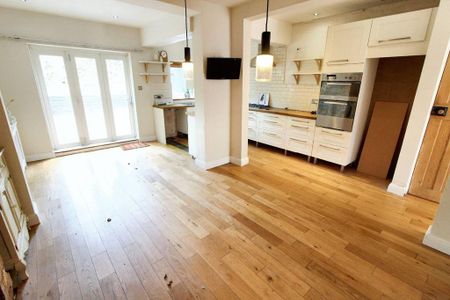 3 bedroom semi-detached house to rent - Photo 4