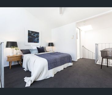 Innovative warehouse living - Photo 5