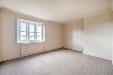 A beautifully presented home with outstanding views across the estate. - Photo 4