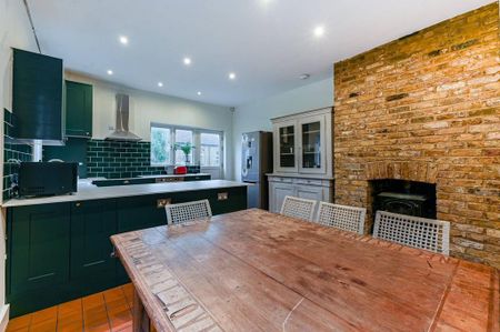 4 bedroom maisonette to rent - Photo 2