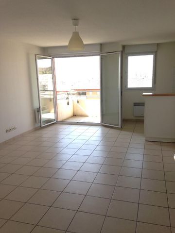 location Appartement T2 DE 42.95m² À MARSEILLE - Photo 2