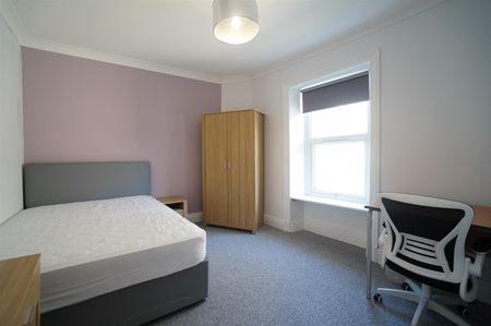 19 Garth Road - Photo 2