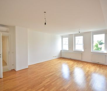 Helle 5-Zimmer-Wohnung mit Westbalkon, Klimaanlage und Tiefgarage - Foto 1