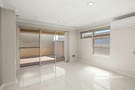 CENTRALLY LOCATED TOWNHOUSE - Photo 3