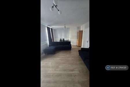 3 bedroom flat to rent - Photo 5