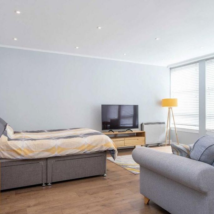 Studio to rent - Photo 1