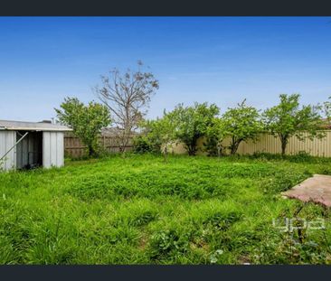 13 Glenmaggie Court, Meadow Heights, Vic 3048 - Photo 2