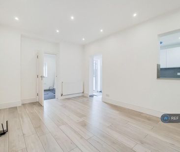 3 bedroom flat to rent - Photo 1