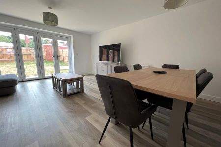 Tovey Green, Guildford , Surrey, GU3 - Photo 2