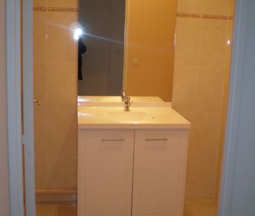Location Appartement 3 pièces 63m² ST RAMBERT D ALBON 26140 - Photo 5