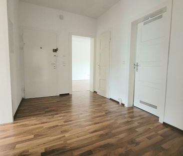 Schöne 2-Zimmer-Wohnung mit Balkon und großer Küche! - Photo 1