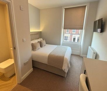 8 bedroom house of multiple occupation to rent - Photo 3