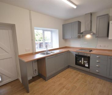 2 bedroom end of terrace house to rent - Photo 4