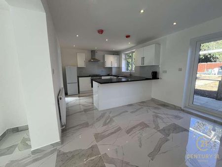 Brabazon Road, TW5 - Photo 2