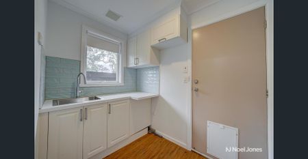 FANTASTIC FIND IN CONVENIENT LOCATION - Photo 5