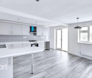 3 bedroom semi-detached bungalow to rent - Photo 6