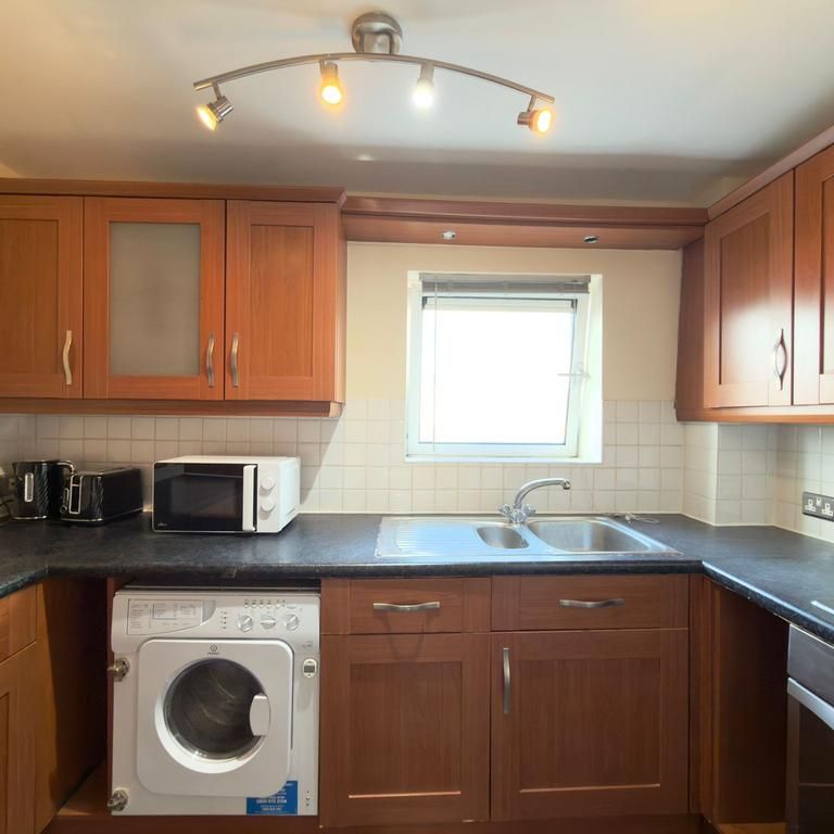 1 bedroom in a flat share to rent - Photo 1