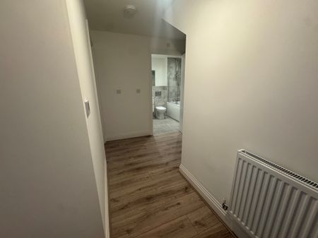 Potters Grove, New Malden - Photo 3