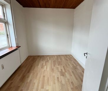 Stor villalejlighed med 4 værelser - Photo 1