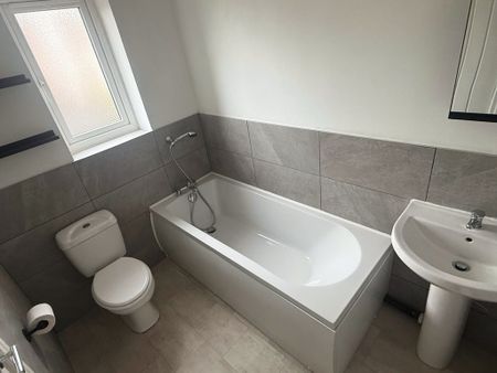 Beamont Drive, Preston - Photo 4