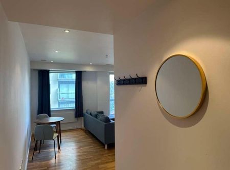 Brayford Waterfront // Bed & Bath // July, LN5 - Photo 5