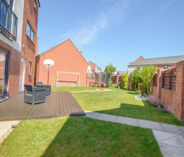 6 bed detached house to rent in Elford Avenue, Greenside, NE13 - Photo 6