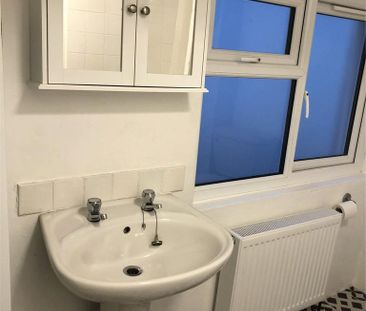 4 bedroom terraced house to rent - Photo 2