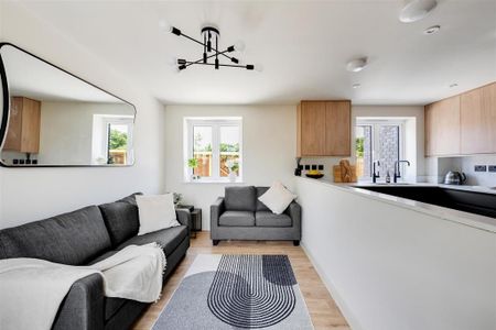 1 bedroom in a house share to rent - Photo 3