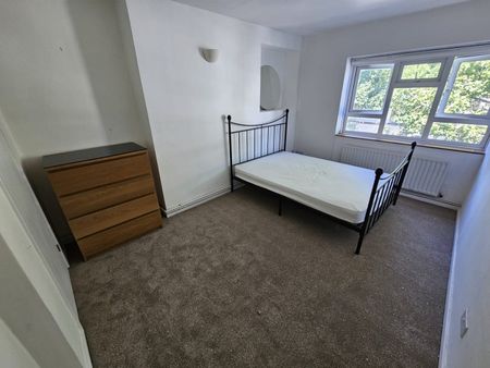 2 Bed Flat, Shepherd's Bush, W6 - Photo 5