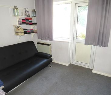 Kingsmere Close - Photo 4