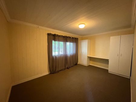 Country Living so Close to Town @ $480 Per Week - Photo 3