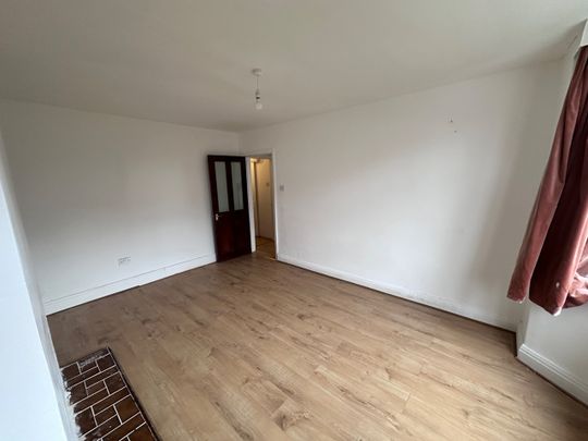 4 Bed Semi-Detached House, Ringwood Crescent, NG8 - Photo 1