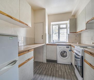 The Drive, London E18 - Photo 1