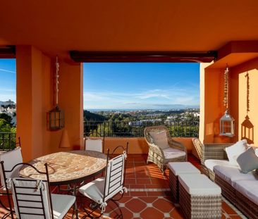 Middle Floor Apartment in Benahavís - Photo 1