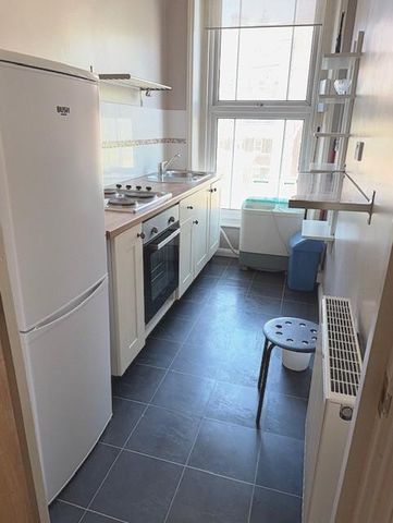 House share to rent - Photo 2