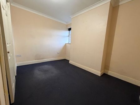 2 Bed Flat, Millbrook Road East, SO15 - Photo 2