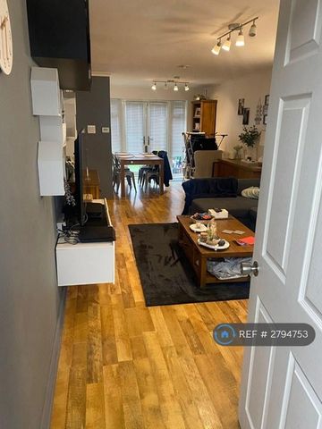 4 bedroom terraced house to rent - Photo 2