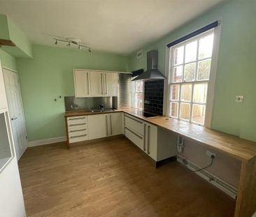3 bedroom end of terrace house to rent - Photo 4