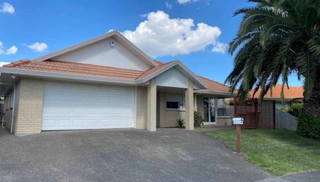 Three bedroom house in Northpark - Photo 2