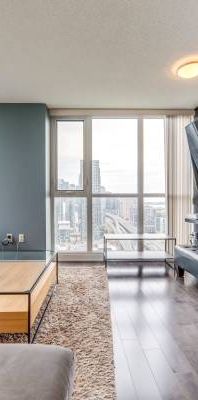 Stunning Large 2 Bed, 2 Bath Corner Suite with Best-in-City CN Tower a - Photo 1