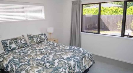 Charming Two Bedroom Haven On Larcy - Photo 5